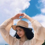 蓝天女生头像阳光开朗真人干净温柔图片