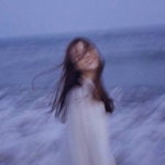 高清优质的女头动感模糊微笑图片