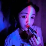 紫色霓虹灯女头像图片