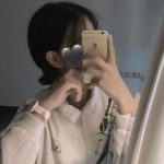 用手机遮住脸的女头图片