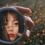 对镜子拍照女头图片