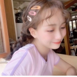 漂亮的戴发卡甜美女头像图片