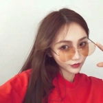 时尚穿红色衣服的女头图片