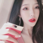 干净时髦的御姐女神风头像图片