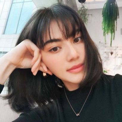 欧美女生简单气质高清头像图片(图14)