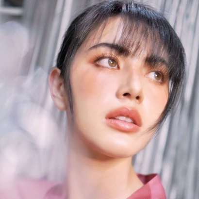 欧美女生简单气质高清头像图片(图13)