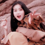 2022甜美气质女头图片,与风俱净