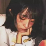 真人高清丧气满满的头像女生图片