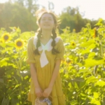 暖色系的乐观爱笑阳光女头图片