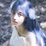 漂亮的蓝色头发女头真人高清图片