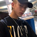 高冷范十足的真实男头高清图片