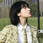 帅气高清清纯风格的格子西装领带女头图片