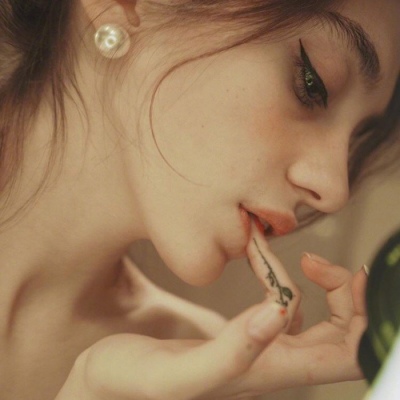 2023好看高清的头像女生简单气质欧美范图片(图2)