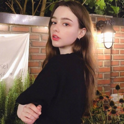 2023好看高清的头像女生简单气质欧美范图片(图7)