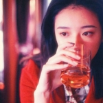 女生高清有意境的红色系真人头像图片