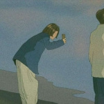 手绘女生给男生拍照情头图片