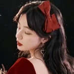 2023好看高清的红色系魅力成熟女头图片