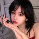 2023高清时尚的红色美女头像图片