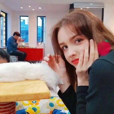 欧美高清漂亮适合做头像的外国小姐姐图片(图9)