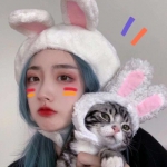 2023最新漂亮有爱抱猫的女头高清图片