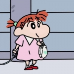 小女孩拽着一只狗高清可爱拉绳子遛狗的情头图片