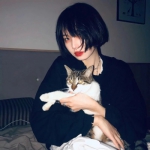 美女抱萌猫好看高清的头像图片