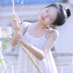 白色好看的女生高清干净气质头像图片