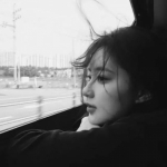 2022高冷丧系女头图片