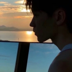 男生背影或侧脸头像图片