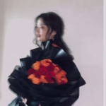 QQ好看高清的女生真人暗色系头像图片