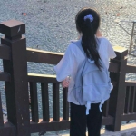 微信高清浅蓝色真人女头图片