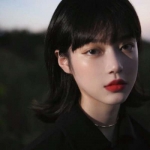 微信高清高级小众女头图片