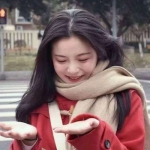 2023最新红色系女头真人图片