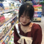 2023年红色微信头像女生图片