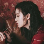 2023高清红色的微信本命年头像女生