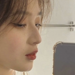 微信高清小众风格真人女头图片