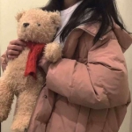 QQ高清不露脸抱熊的女头图片