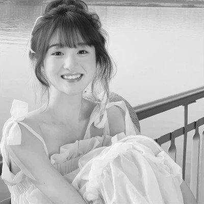 美丽漂亮小姐姐黑白头像图片(图37)