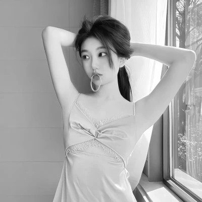 美丽漂亮小姐姐黑白头像图片(图72)
