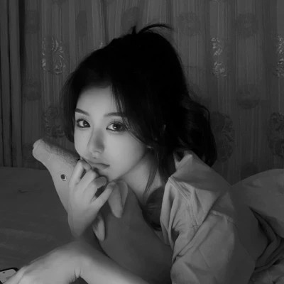 美丽漂亮小姐姐黑白头像图片(图53)