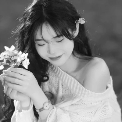 美丽漂亮小姐姐黑白头像图片(图49)