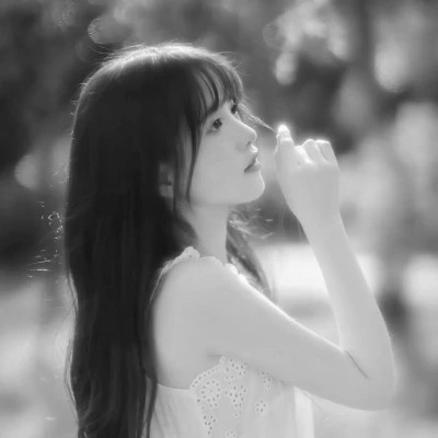 美丽漂亮小姐姐黑白头像图片(图61)