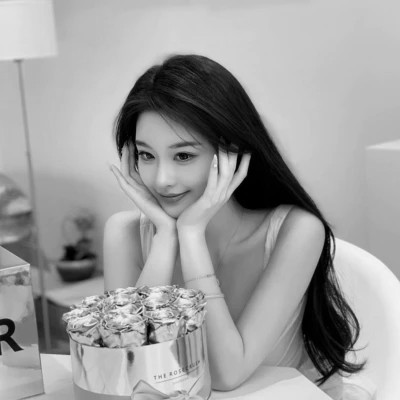 美丽漂亮小姐姐黑白头像图片(图40)