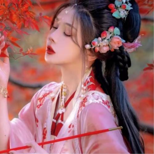 火爆全网的2024古风女生头像图片(图73)