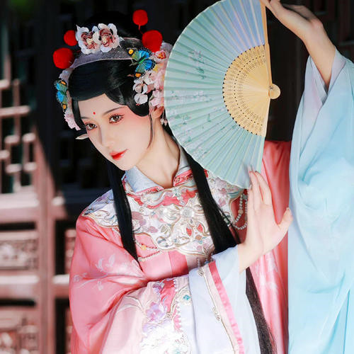 火爆全网的2024古风女生头像图片(图90)