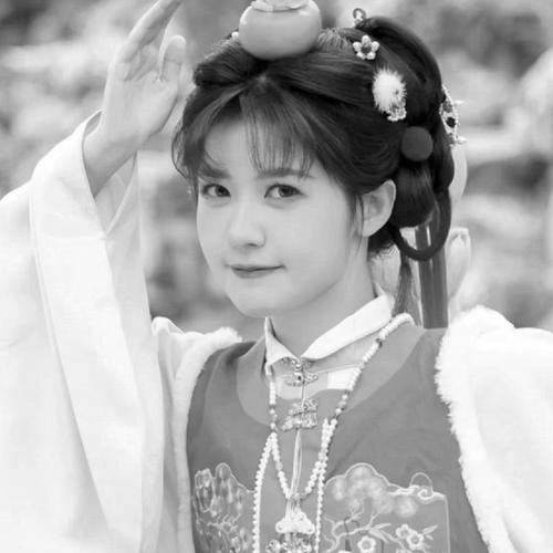 女生好看高清黑白古风头像图片(图106)