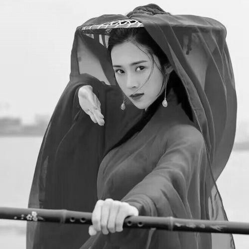 女生好看高清黑白古风头像图片(图112)