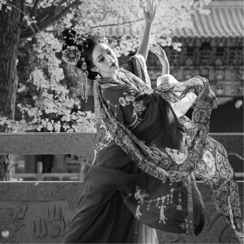 女生好看高清黑白古风头像图片(图98)