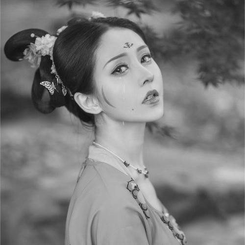 女生好看高清黑白古风头像图片(图100)