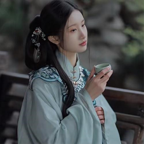 火爆全网的2024古风女生头像图片(图67)